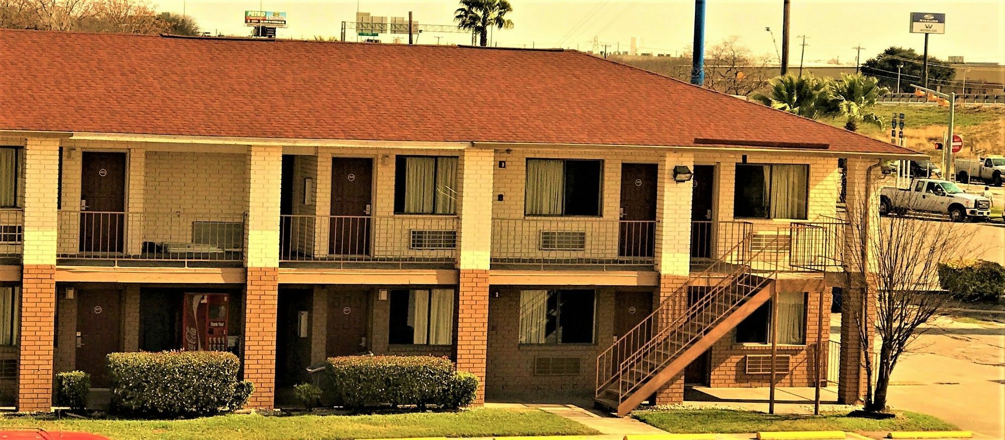 Hometowne Studios By Red Roof San Antonio E - Frost Bank Center Eksteriør billede